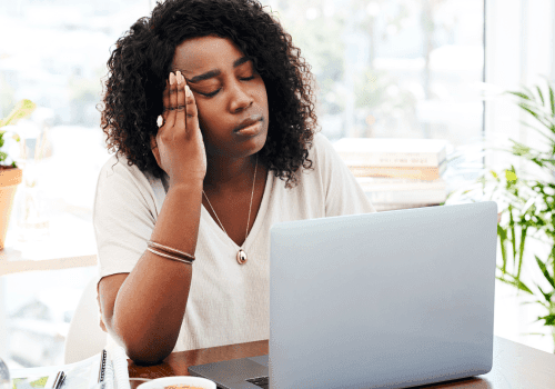 13 symptômes pour reconnaître le Burn Out (+ Solutions)