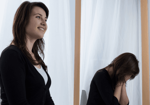 Dépression souriante : Top 11 des signes à identifier (+ Solutions)
