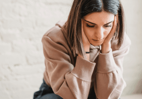 Peur de l’abandon : Top 7 des signes (+ Solutions)