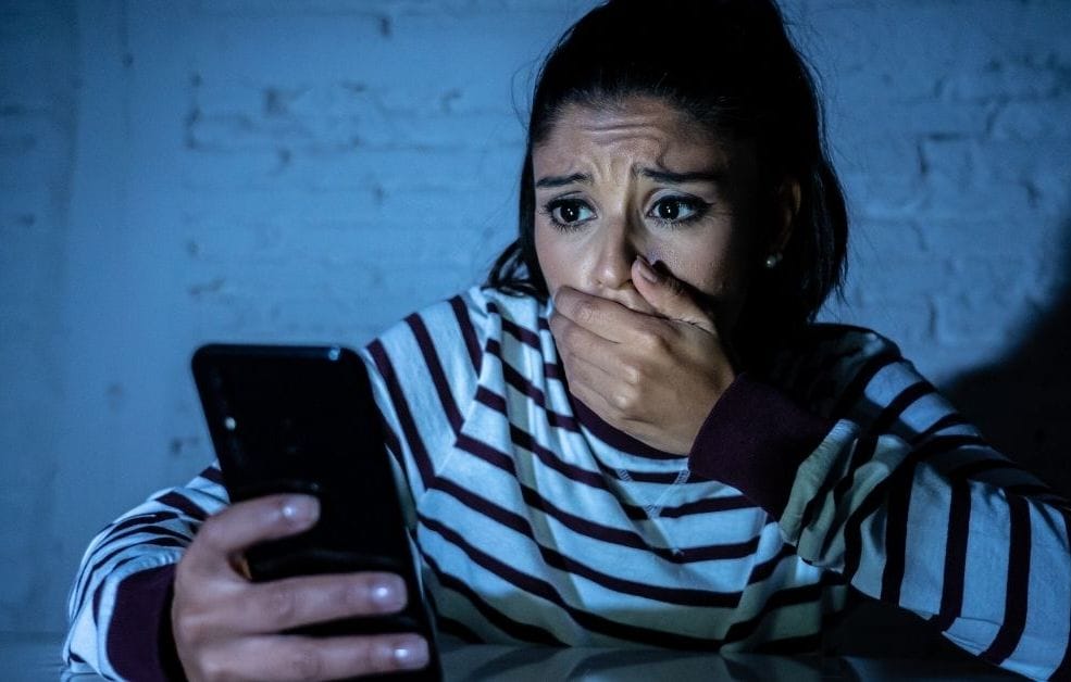 Votre ex vous Stalk ? 9 conseils efficaces pour le faire revenir