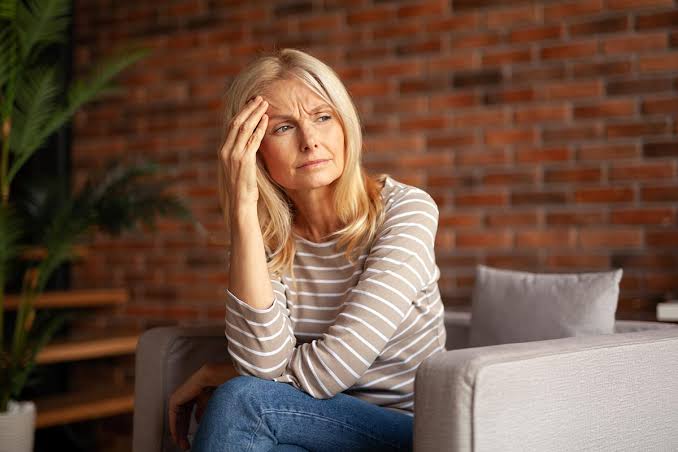 Dépersonnalisation et déréalisation : causes, symptômes et traitements