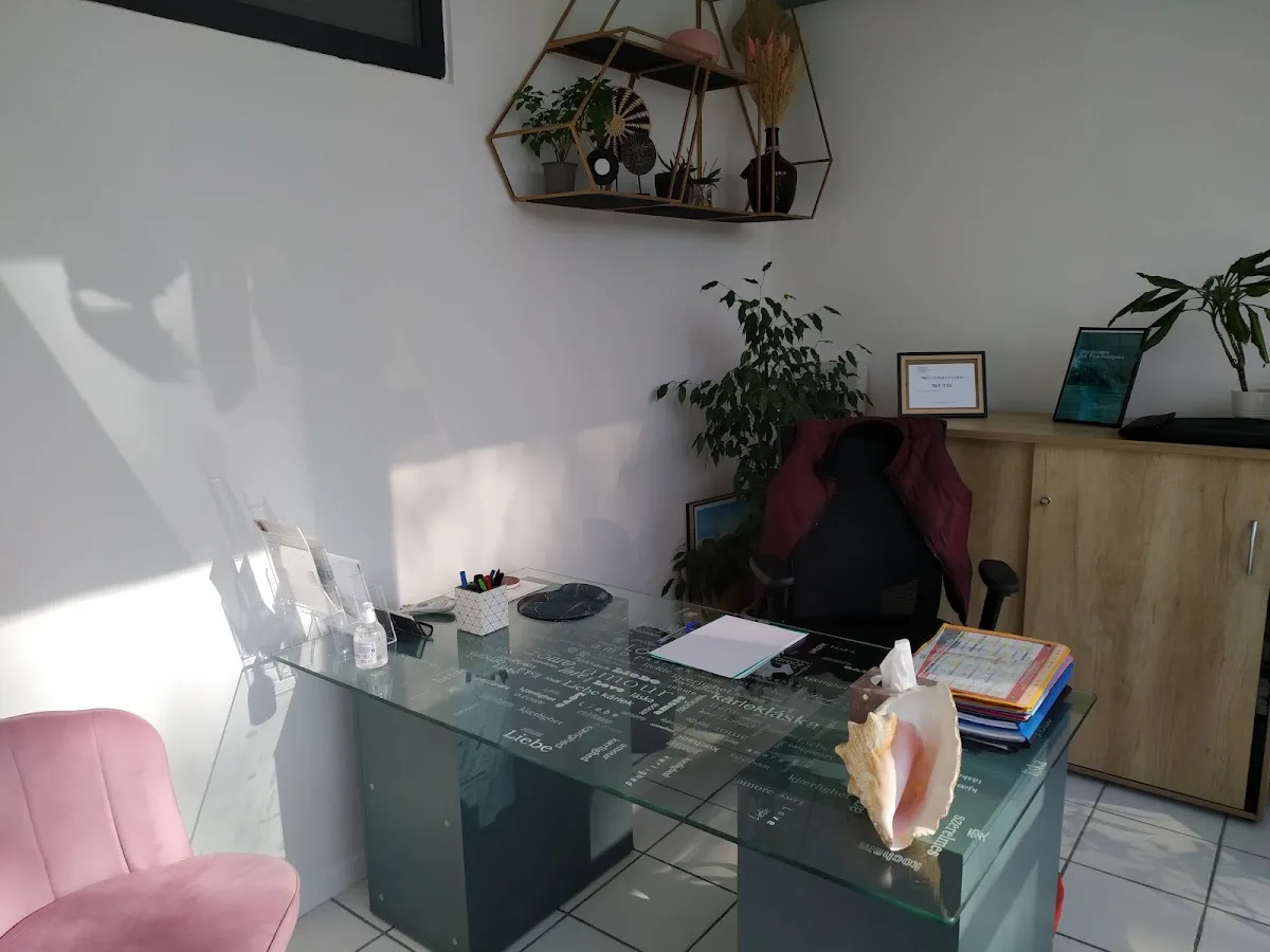 Cabinet de Mme Magali Njoumeck, psychologue à Hyères · photo 5